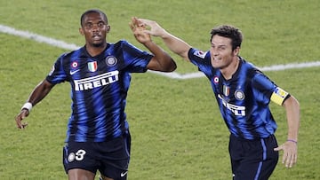 Samuel Eto&#039;o of Italy&#039;s Inter Milan celebrates with Javier Zanetti after scoring a goal against DR Congo&#039;s TP Mazembe during their Club World Cup final soccer match at Zayed Sports City in Abu Dhabi December 18, 2010. REUTERS/Ahmed Jadallah