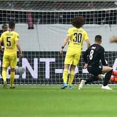 El golazo de Jovic que terminó de convencer al Madrid: un giro de cuello que vale millones