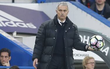 Jose Mourinho: "My life in Manchester is a disaster"