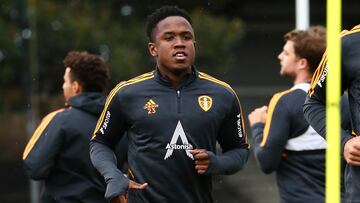 Luis Sinisterra durante un entrenamiento con Leeds United.