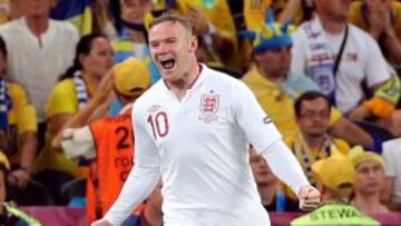 El jugador inglés Wayne Rooney, celebra una anotación ante Ucrania hoy, martes 19 de junio de 2012, durante el juego del grupo D de la Eurocopa 2012, en Donetsk (Ucrania).