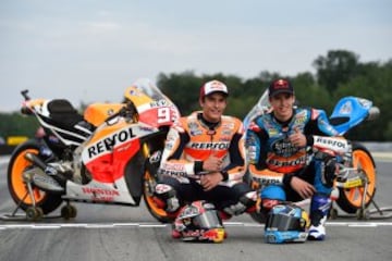 Marc y Alex Márquez. Estos hermanos españoles tienen la particularidad de haber ganado los campeonatos del mismo año de dos categorías diferentes del Moto GP. Para Alex fue el primero, mientras que Marc consiguió su cuarta corona. 