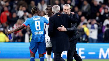06/03/24 PARTIDO OCTAVOS VUELTA CHAMPIONS LEAGUE E
REAL MADRID - RED BULL LEIPZIG
SALUDO FIN DE PARTIDO MARCO ROSE ENTRENADOR CARLO ANCELOTTI ENTRENADOR