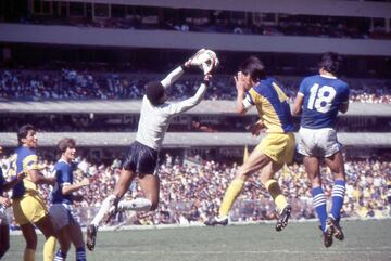 Action photo during the game America vs Cruz Azul Chavez and Tena/Foto de acci&#xf3;n Durante el Juego America vs Cruz Azul Chavez y Tena/1988-89/ MEXSPORT / Juvagol-Mexsport
Action photo during the game America vs Cruz Azul Chavez and Tena/Foto de accin Durante el Juego America vs Cruz Azul Chavez y Tena/1988-89/ MEXSPORT / Juvagol-Mexsport