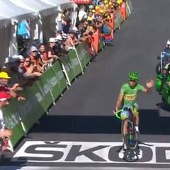 Sagan se cambió de maillot en bici e hizo un caballito en meta