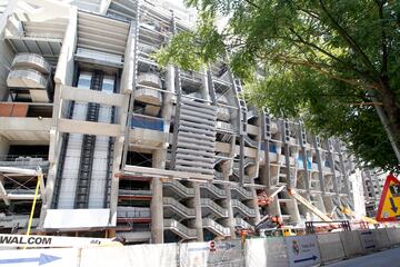 Las obras de remodelación del estadio del club blanco siguen avanzando sin parar durante el verano. Así se encuentra el exterior del estadio durante estos días.