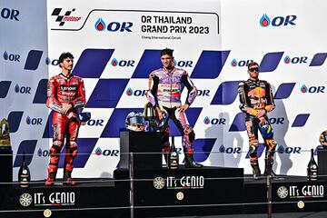 Jorge Martín, Francesco Bagnaia y Brad Binder en el podio del Gran Premio de Tailandia de Moto GP.