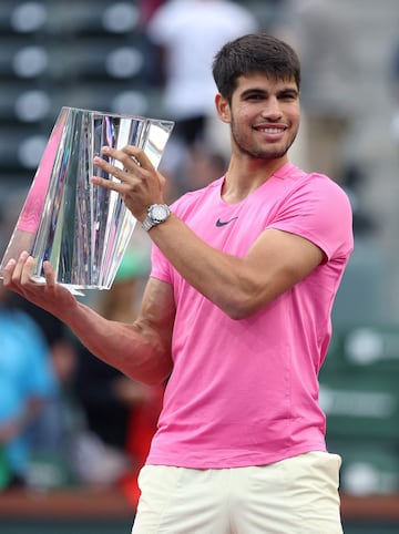 El tenista español ha ganado a Daniil Medvédev en la final de Indian Wells y recupera el número uno del ránking mundial. Alcaraz acumula ocho títulos (uno de Grand Slam, tres de Masters 1.000, dos en ATP 500 y dos en ATP 250) en 11 finales y tiene un balance de 14-9 ante jugadores del top-10.