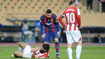 Lionel Messi con Asier Villalibre en la final de la Supercopa.