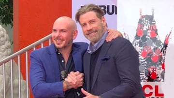 John Travolta encontr&oacute; en Pitbull un aliado para mostrar su calva.