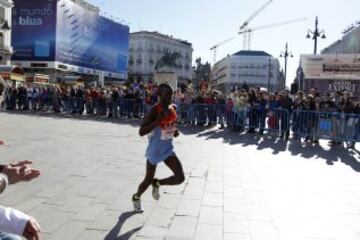 39 edición de la maratón de Madrid. Hoy las calles de Madrid han congregado 33.000 corrredores en las tres carrereas (10 km, medio maratón y maratón)