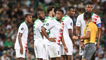 Leandro Kappel, jugador de Surinam en partido contra México en la Concacaf Nations League 22-23.