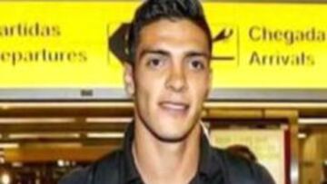 El delantero mexicano firmará su contrato con el Benfica este jueves.