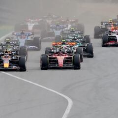 Mercedes fulmina a Sainz y Alonso en el paseo de Verstappen