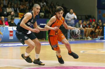 Imagen del encuentro entre el Real Madrid y el Valencia Basket correspondiente a la Minicopa.