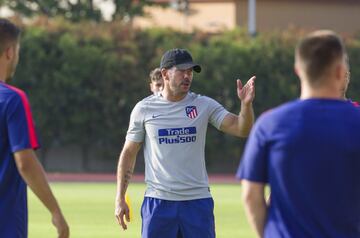 El Atleti entrena al calor y la humedad en Singapur