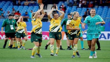 La selecci&oacute;n femenina de Australia durante el Mundial de Francia.