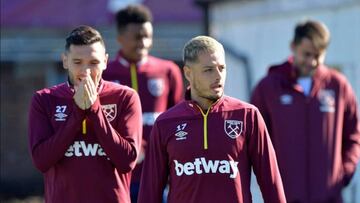 La cuenta en espa&ntilde;ol de los &#039;hammers&#039; subi&oacute; una entrevista con el delantero mexicano que sue&ntilde;a...con competiciones europeas.