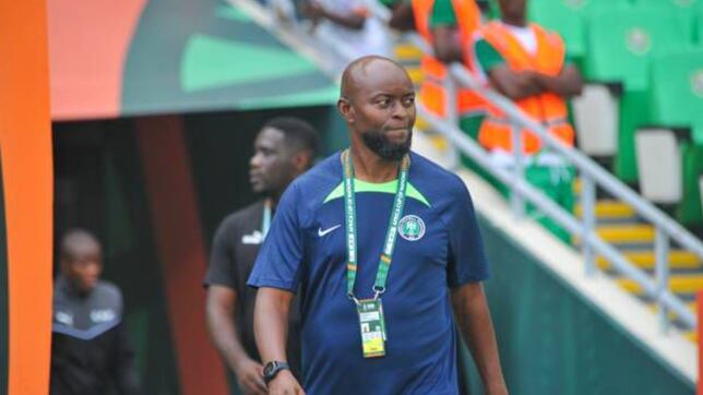 Finidi George ataca al Sevilla: “Ha faltado al respeto a Iheanacho”