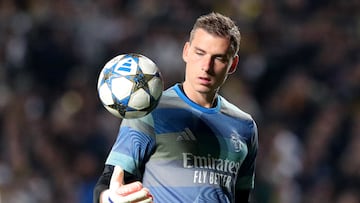 Lunin, con el Real Madrid.