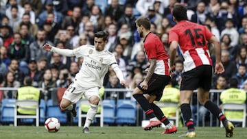 Brahim Díaz ante Lekue y Martínez.