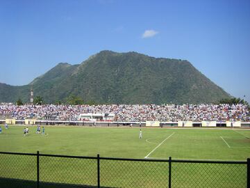 El estadio de Orizaba, Veracruz, es de los más antiguos del país, construido en 1899. Ostenta ser la cuna del fútbol en México y actualmente es casa de los Albinegros, con un aforo para 7,00 espectadores.