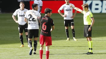 Maxi G&oacute;mez, en el momento de ser expulsado por PIzarro G&oacute;mez.