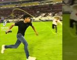 El jaripeo humano en el Estadio Jalisco que es viral por lo cómico