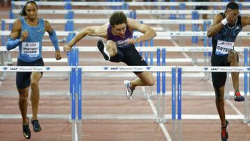 Pascal Martinot-Lagarde, Sergey Shubenkov y Orlando Ortega durante la prueba de 110m metros vallas en la reuni&oacute;n de la Diamond League en Zurich.