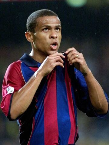 Jugó 26 partidos entre el 2001 y el 2003 en el Barcelona.