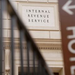 Segundo cheque estímulo: qué hacer si el IRS manda el dinero a una dirección o banco erróneo