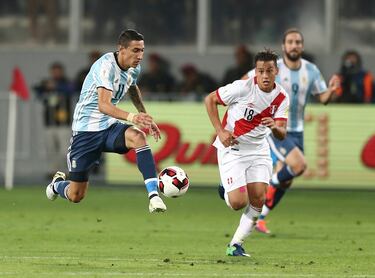 De padre español y madre peruana, Cristian nació en Alcalá de Henares, Madrid el 19 de mayo de 1994. Formado en la cantera del Real Madrid, el techo del mediocentro en el club blanco fue llegar hasta el Castilla. En 2011, con 17 años, fue llamado por Perú para jugar con la selección sub 17 peruana, dos años después, el 17 de abril de 2013, debutó con la absoluta en un amistoso contra México.  