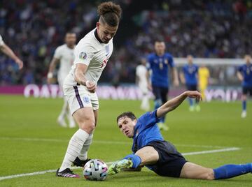 Kalvin Phillips con Federico Chiesa.