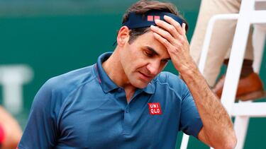 Tennis - ATP 250 - Geneva Open - Tennis Club de Geneve, Geneva, Switzerland - May 18, 2021 Switzerland's Roger Federer reacts during his round of 16 match against Spain's Pablo Andujar REUTERS/Denis Balibouse