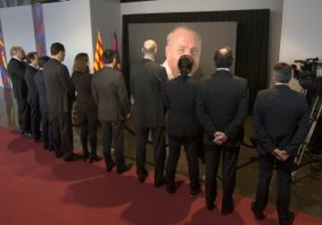 Multitudinaria despedida a Johan Cruyff en el Camp Nou. En la imagen la junta del Barcelona encabezada por el presidente Josep María Bartomeu.