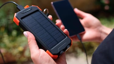 Adiós al enchufe: estos son los tipos de cargadores de móvil que funcionan cuando no hay luz