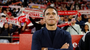 Soccer Football - LaLiga - Sevilla v Atletico Madrid - Ramon Sanchez Pizjuan, Seville, Spain - April 11, 2026 Sevilla coach Luis Garcia Plaza REUTERS/Marcelo Del Pozo