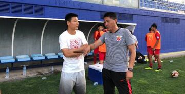 El Sub-19 de ex equipo, el Shanghai SIPG, visitó el domingo la Ciudad Deportiva para medirse con el Juvenil B perico, y Wu Lei no se lo quiso perder. Ganaron los de Moisés Hurtado y Javi Chica: 2-0.