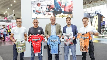 Organizadores e instituciones promocionando el Lanzarote Quemao Class en ExpoDeca 2025