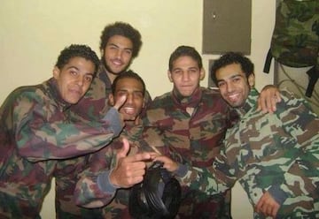 Cuando militaba en el Chelsea, la carera de Salah estuvo en peligro, pues fue obligado a volver a su país para concluir su servicio militar.