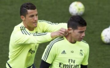 Tirón de orejas de Cristiano Ronaldo a James.