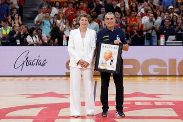 Con Sergio Scariolo, la Selección ha conquistado ocho medallas: cinco oros, cuatro continentales (todos los que tiene nuestro baloncesto) y uno mundial (2019); una plata en Londres 2012; y dos bronces, en Río 2016 y en el Europeo de 2017.