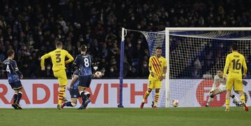 1-3. Gerard Piqué marca el tercer gol.