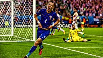 BORDEAUX, FRANCE - JUNE 21: Ivan Perisic of Croatia celebrates scoring his team&#039;s second goal during the UEFA EURO 2016 Group D match between Croatia and Spain at Stade Matmut Atlantique on June 21, 2016 in Bordeaux, France.  (Photo by Ian Walton/Get