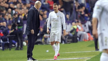 Eden Hazard se retira del campo en el partido ante el Levante el pasado mes de febrero. Aún no ha debutado en la campaña liguera 2020-2021.