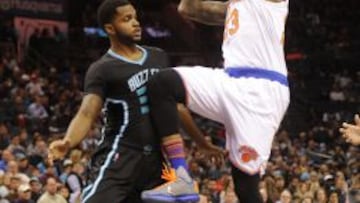 Derrick Williams lanza ante Troy Daniels.