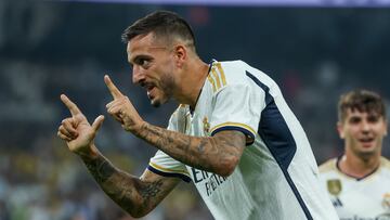MADRID, 27/09/2023.- El delantero del Real Madrid Joselu Sanmartín celebra tras anotar el 2-0 durante el encuentro de la jornada 7 de LaLiga EA Sports entre el Real Madrid y la UD Las Palmas en el Estadio Santiago Bernabéu, este miércoles en Madrid. EFE/ Kiko Huesca