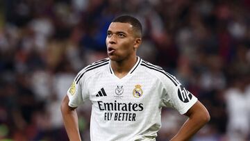 Soccer Football - Spanish Super Cup - Final - FC Barcelona v Real Madrid - King Abdullah Sports City, Jeddah, Saudi Arabia - January 12, 2025 Real Madrid's Kylian Mbappe looks dejected at the end of the match REUTERS/Pedro Nunes