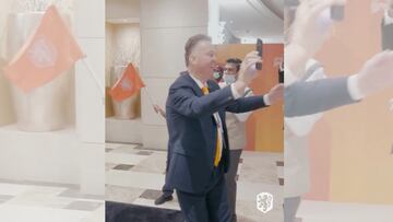 Louis van Gaal y Países Bajos festejan al ritmo de Shakira