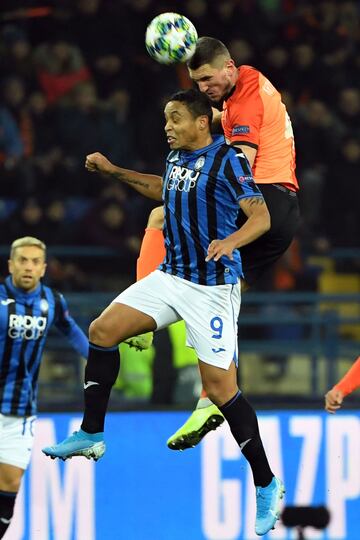 Luis Fernando Muriel y Duván Zapata conseguirían nuevamente un cupo en la Champions League. Quedarían en la cuarta posición por detrás de Juventus, Lazio e Inter. 